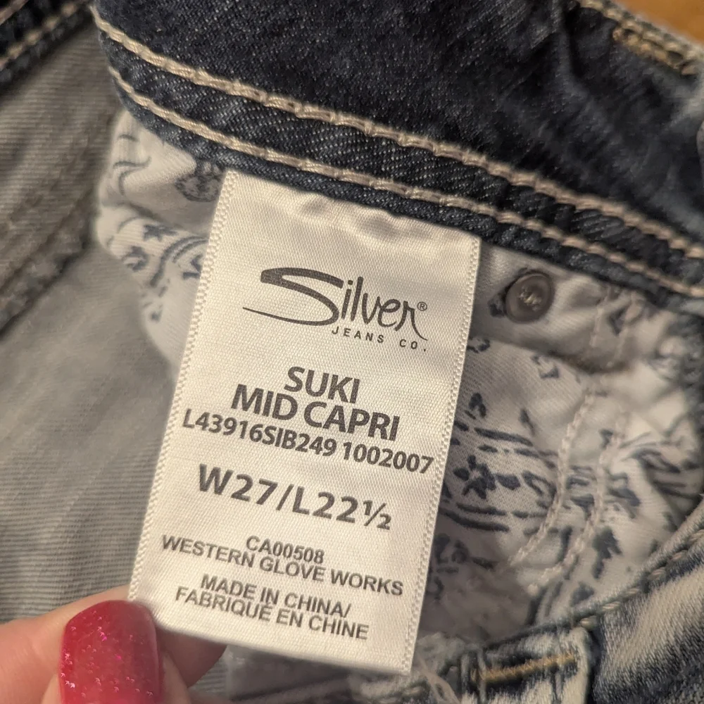 Silver Jeans Suki Mid Capri Light Wash 27x22.5 Distressed‎ Women's Super Stretch
